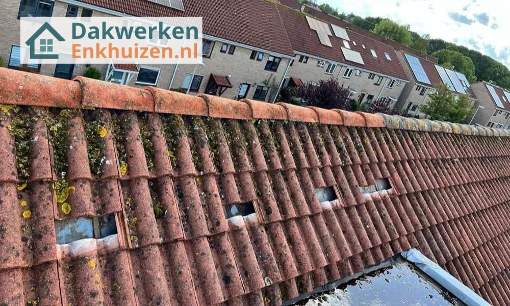 Een dakrenovatie bij oud pannendak in Enkhuizen